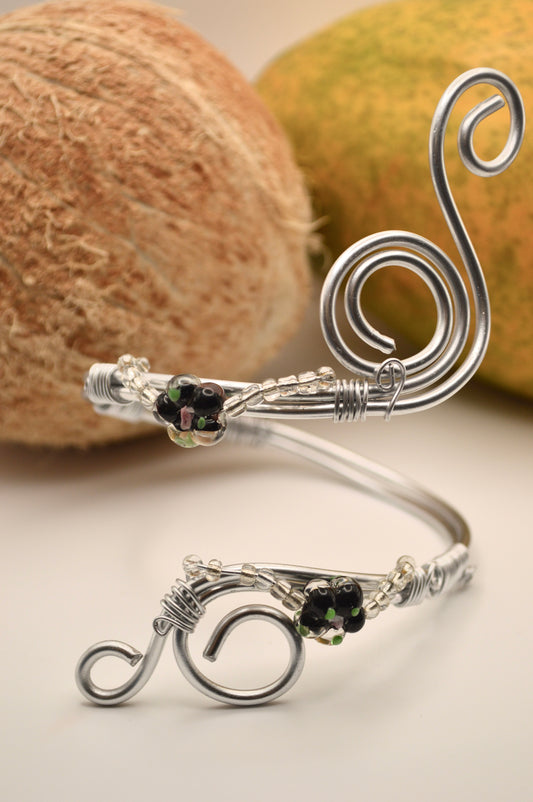 Noir Petite Fleur Arm Cuff